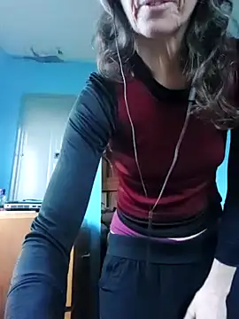 Snapshot of SexyRach75 chatting on 12.17.25 SexyRach75 online show from 12.17.25