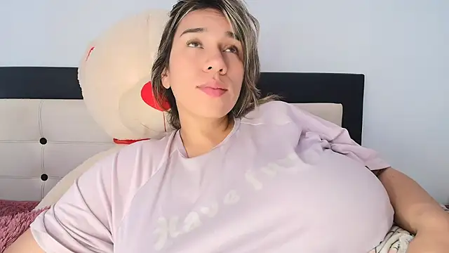 Snapshot of na-biky chatting on 10.05.25 na-biky online show from 10.05.25