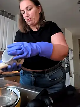 Snapshot of Canadian_BBW chatting on 11.17.25 Canadian BBW online show from 11.17.25