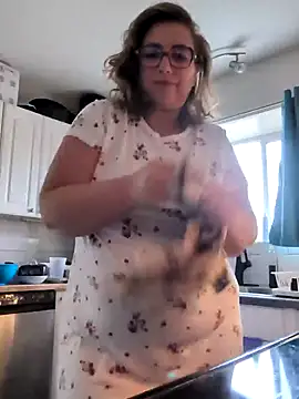 Snapshot of Canadian_BBW chatting on 11.29.25 Canadian BBW online show from 11.29.25