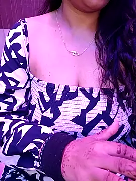 Snapshot of indian_passion chatting on 10.29.25 indian passion online show from 10.29.25