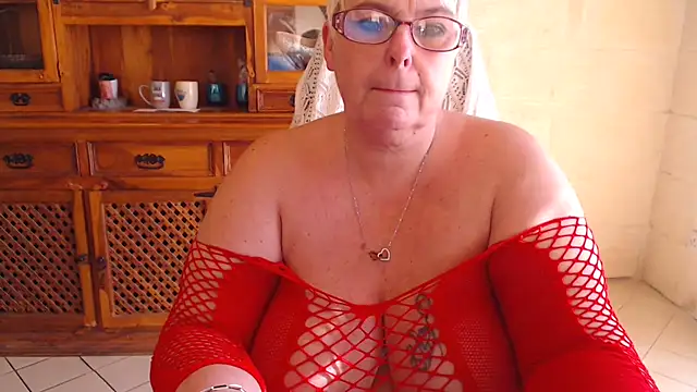 Snapshot of MISS_LINDAH chatting on 02.04.25 MISS LINDAH online show from 02.04.25