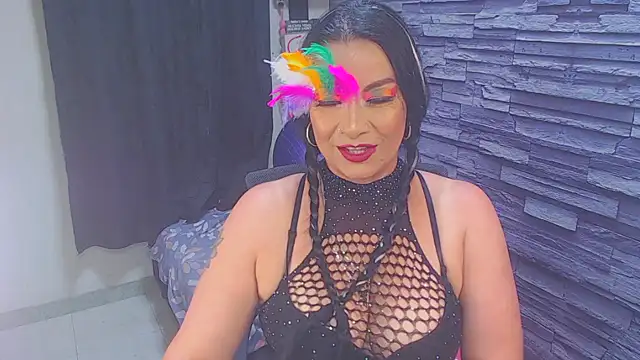 Snapshot of Cruela_deviil chatting on 10.22.25 Cruela deviil online show from 10.22.25