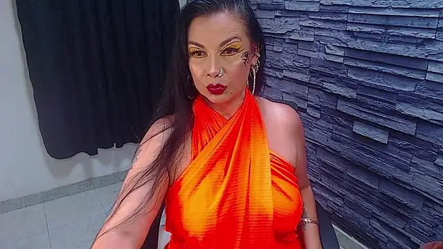 Snapshot of Cruela_deviil chatting on 11.22.25 Cruela deviil online show from 11.22.25