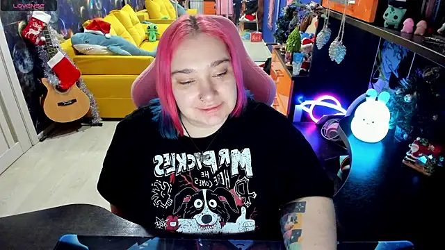 Snapshot of Softie_Sofy chatting on 12.31.24 Softie Sofy online show from 12.31.24