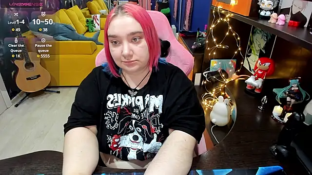 Snapshot of Softie_Sofy chatting on 01.22.25 Softie Sofy online show from 01.22.25
