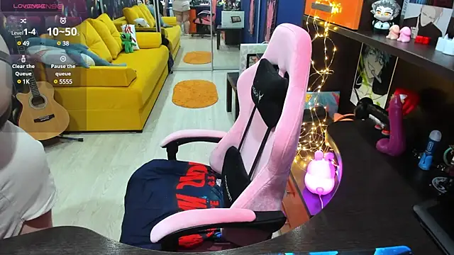 Snapshot of Softie_Sofy chatting on 01.25.25 Softie Sofy online show from 01.25.25