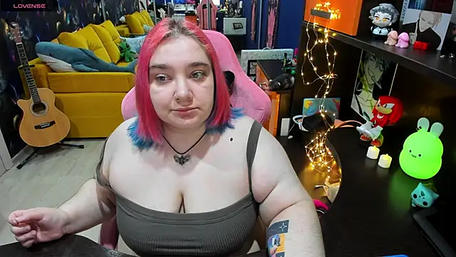Snapshot of Softie_Sofy chatting on 01.28.25 Softie Sofy online show from 01.28.25