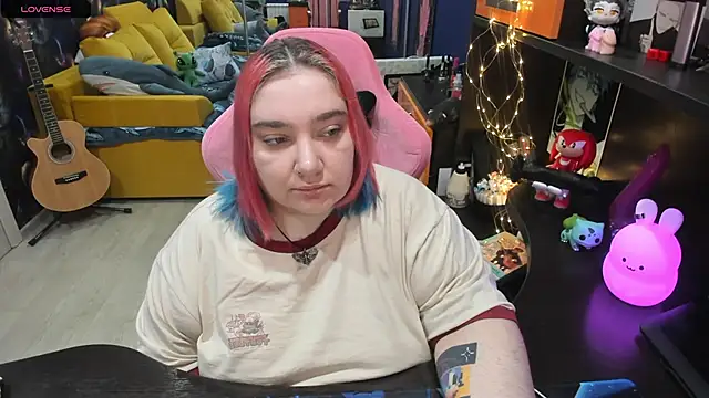 Snapshot of Softie_Sofy chatting on 02.19.25 Softie Sofy online show from 02.19.25