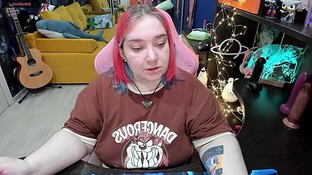 Snapshot of Softie_Sofy chatting on 03.18.25 Softie Sofy online show from 03.18.25