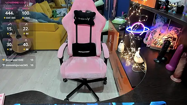 Snapshot of Softie_Sofy chatting on 03.18.25 Softie Sofy online show from 03.18.25
