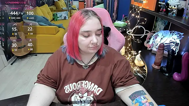 Snapshot of Softie_Sofy chatting on 03.18.25 Softie Sofy online show from 03.18.25