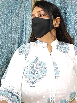 Snapshot of cute-tanvi chatting on 02.28.25 cute-tanvi online show from 02.28.25