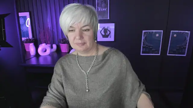 Snapshot of CarmenSoft chatting on 10.24.25 CarmenSoft online show from 10.24.25