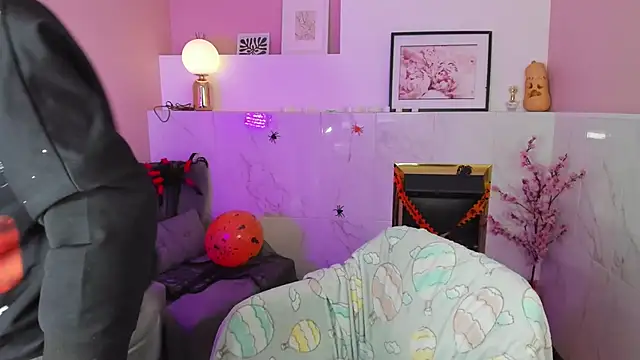 Snapshot of CarmenSoft chatting on 11.02.25 CarmenSoft online show from 11.02.25