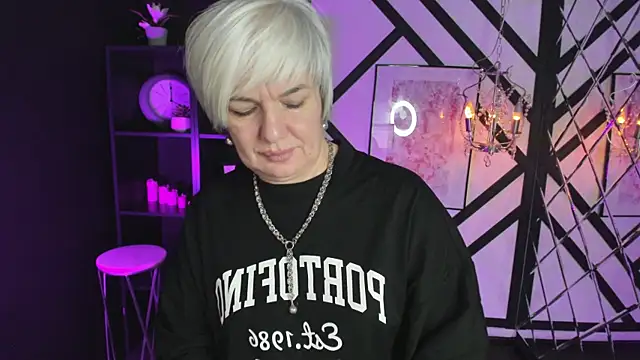 Snapshot of CarmenSoft chatting on 11.10.25 CarmenSoft online show from 11.10.25