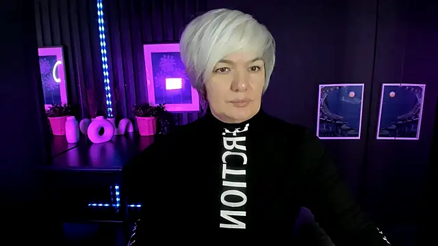 Snapshot of CarmenSoft chatting on 11.25.25 CarmenSoft online show from 11.25.25