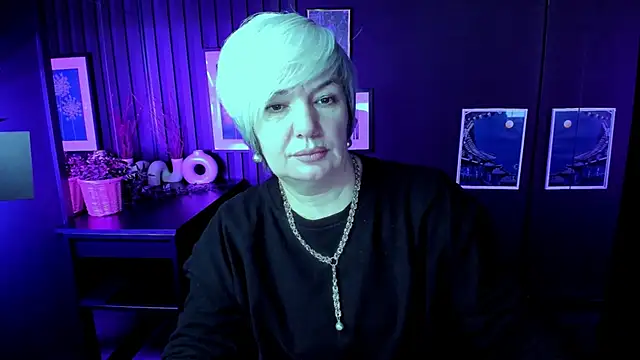 Snapshot of CarmenSoft chatting on 11.29.25 CarmenSoft online show from 11.29.25