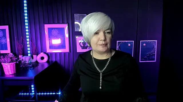 Snapshot of CarmenSoft chatting on 12.01.25 CarmenSoft online show from 12.01.25