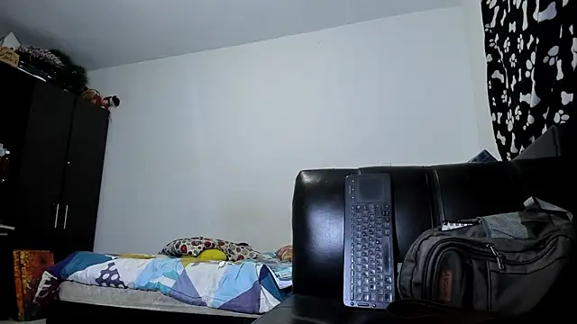 Snapshot of ares_sexxx chatting on 10.22.25 ares sexxx online show from 10.22.25