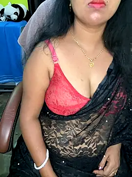 Snapshot of Anushka_21 chatting on 10.30.25 Anushka 21 online show from 10.30.25