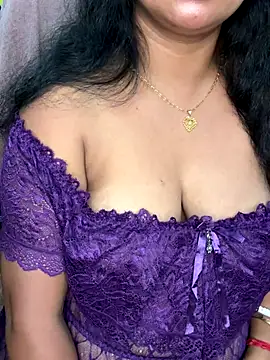 Snapshot of Anushka_21 chatting on 11.04.25 Anushka 21 online show from 11.04.25