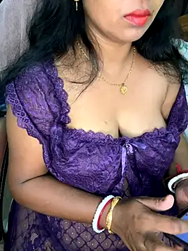 Snapshot of Anushka_21 chatting on 11.11.25 Anushka 21 online show from 11.11.25