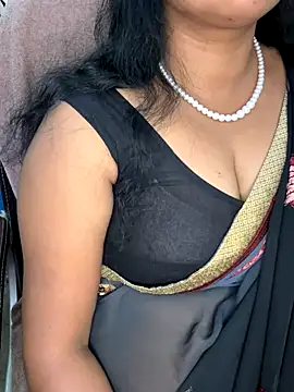 Snapshot of Anushka_21 chatting on 12.04.25 Anushka 21 online show from 12.04.25