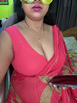 Snapshot of Anushka_21 chatting on 12.14.25 Anushka 21 online show from 12.14.25