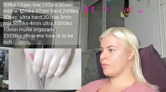 Snapshot of queenofthenighttt chatting on 12.18.24 queenofthenighttt online show from 12.18.24