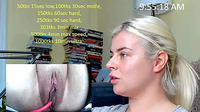 Snapshot of queenofthenighttt chatting on 12.21.25 queenofthenighttt online show from 12.21.25