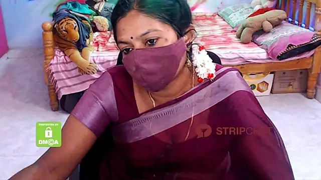 Snapshot of Novapol chatting on 12.22.24 Novapol online show from 12.22.24