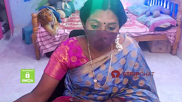 Snapshot of Novapol chatting on 01.12.25 Novapol online show from 01.12.25