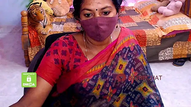 Snapshot of Novapol chatting on 02.28.25 Novapol online show from 02.28.25