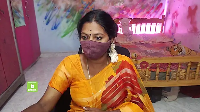 Snapshot of Novapol chatting on 09.25.25 Novapol online show from 09.25.25