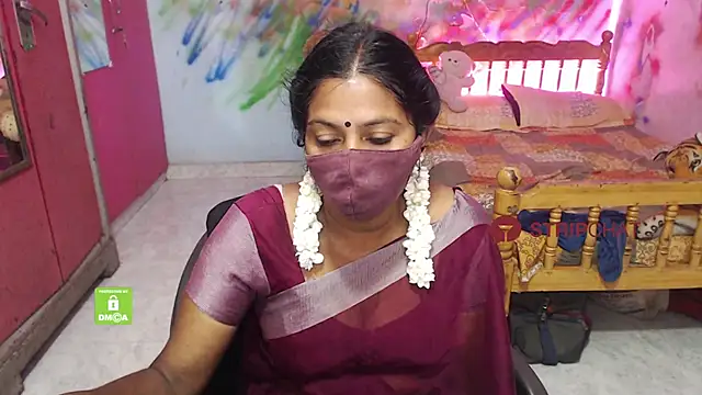 Snapshot of Novapol chatting on 10.05.25 Novapol online show from 10.05.25