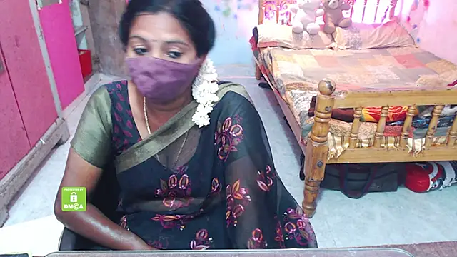 Snapshot of Novapol chatting on 11.13.25 Novapol online show from 11.13.25