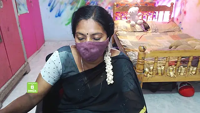 Snapshot of Novapol chatting on 11.14.25 Novapol online show from 11.14.25