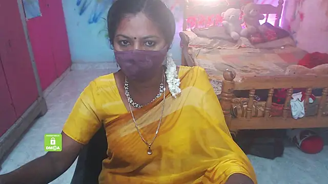 Snapshot of Novapol chatting on 11.22.25 Novapol online show from 11.22.25