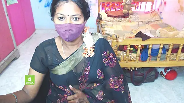 Snapshot of Novapol chatting on 11.28.25 Novapol online show from 11.28.25