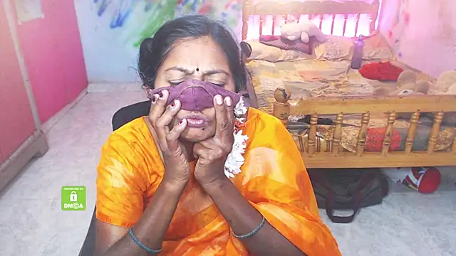 Snapshot of Novapol chatting on 12.04.25 Novapol online show from 12.04.25