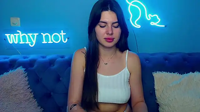 Snapshot of ViollinaLove chatting on 11.28.25 ViollinaLove online show from 11.28.25