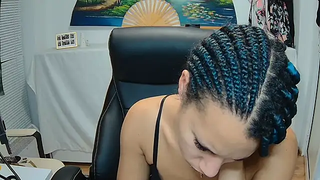 Snapshot of AaliyahHarris chatting on 12.10.24 AaliyahHarris online show from 12.10.24