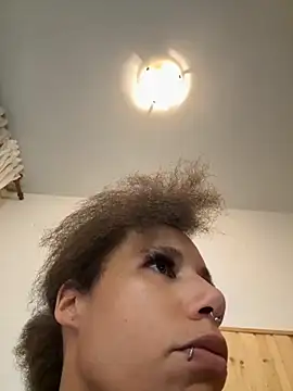 Snapshot of AaliyahHarris chatting on 10.10.25 AaliyahHarris online show from 10.10.25