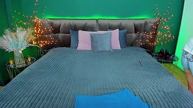 Rebecca Diamond online show from 02.24.25