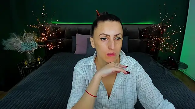 Rebecca Diamond online show from 03.12.25