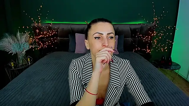 Rebecca Diamond online show from 03.16.25