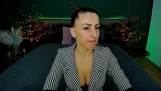 Rebecca Diamond online show from 03.18.25