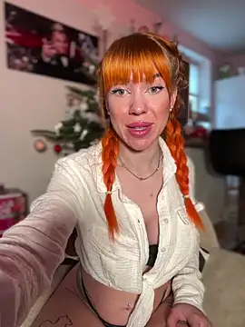 Snapshot of Pia_July_ chatting on 12.18.24 Pia July online show from 12.18.24