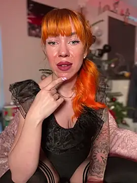 Snapshot of Pia_July_ chatting on 12.19.24 Pia July online show from 12.19.24